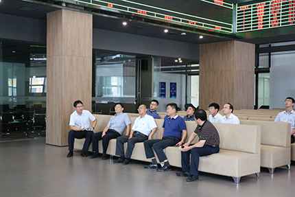 20170829濰坊市農(nóng)村信用合作社聯(lián)合社黨委書記、理事長陳衛(wèi)東一行到中凱智慧冷鏈物流園進行實地考察交流學(xué)習(xí).jpg